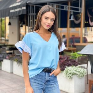 Заказать голубую блузу с рукавами из прошвы для женщин в Украине