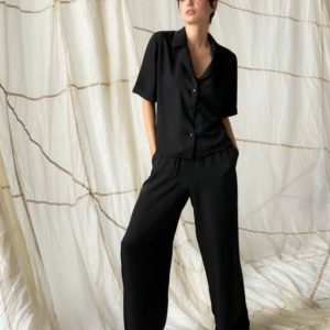 Замовити чорний жіночий вільний брючний костюм (розмір 42-48) за низькими цінами