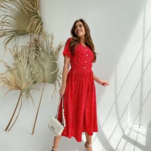 Купить дешево красное платье миди в удлиненный горошек (размер 42-48) для женщин