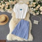Купити онлайн блакитного кольору костюм зі спідницею в клітку для жінок