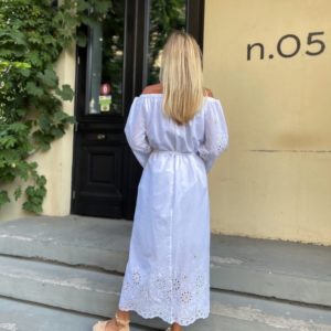 Заказать в интернете белое женское платье макси с вышивкой (размер 42-52)
