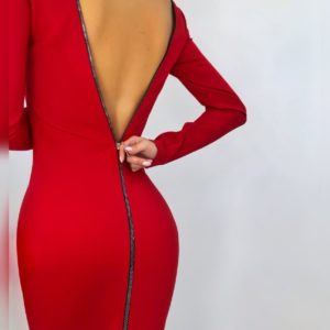 Заказать красное женское силуэтное платье с молнией по скидке