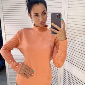 Заказать онлайн оранжевый свитер с воротником стойкой для женщинсвитер с воротником стойкой