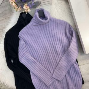 Заказать в интернете свободный свитер под горло из ангоры черный, лиловый для женщин