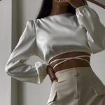Замовити жіночий білий шовковий топ з довгим рукавом онлайн