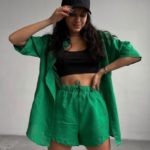 Купити зелений жіночий костюм з укороченими шортами і сорочкою (розмір 42-48) за низькими цінами