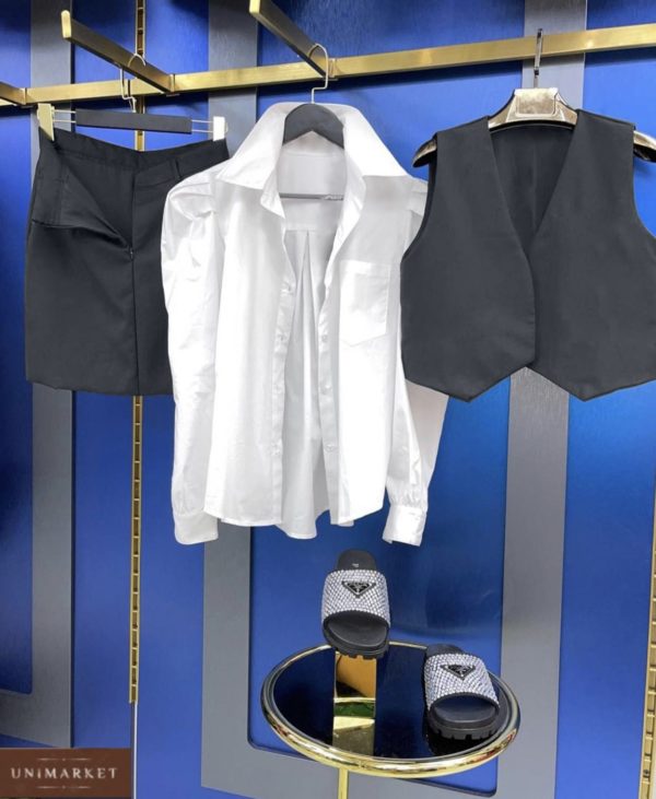 женский костюм тройка с юбкой, рубашкой и жилеткой серого цвета по скидочной цене с доставкой