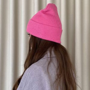 женская розовая шапка осенняя по скидочной цене в Unimarket