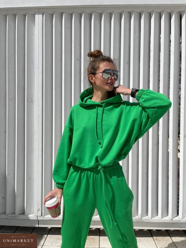 спортивный прогулочный женский костюм с штанами на манжетах зелёного цвета по скидочной цене