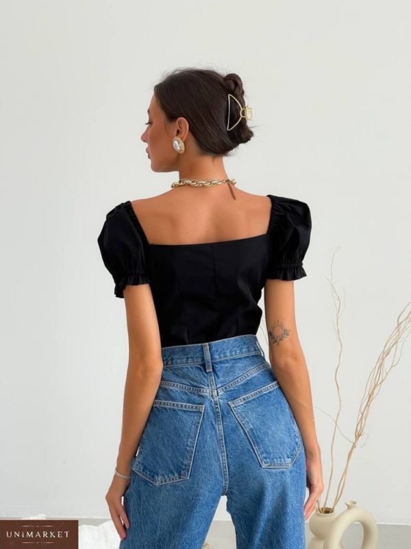 Купити онлайн чорну блузку на ґудзиках з декольте для жінок