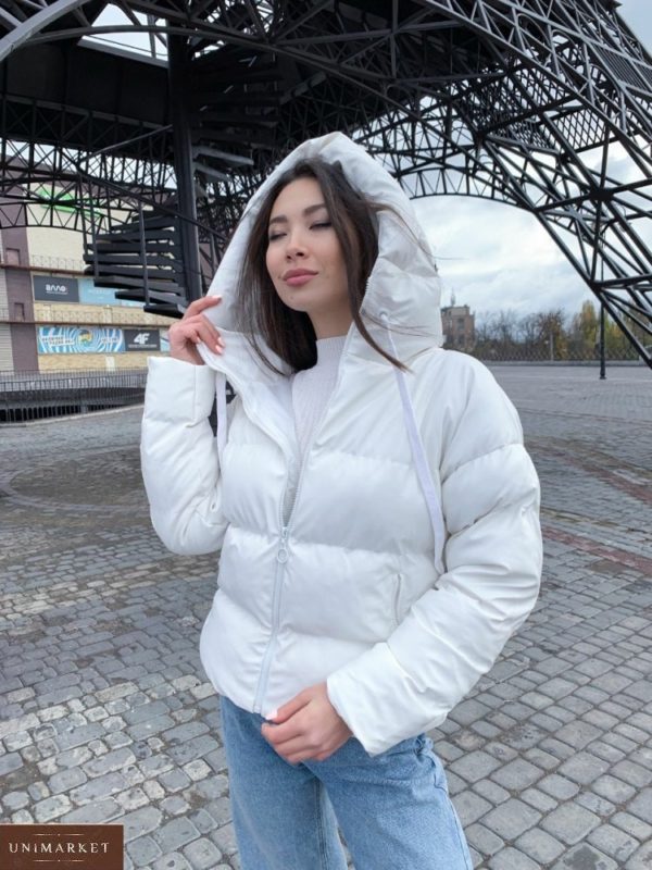 Купити жіночу білу теплу куртку з еко шкіри з капюшоном онлайн