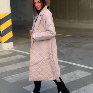 Купить бежевое женское стёганное пальто с поясом (размер 42-52) онлайн
