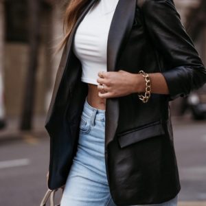 Заказать женский пиджак из эко кожи черного цвета онлайн