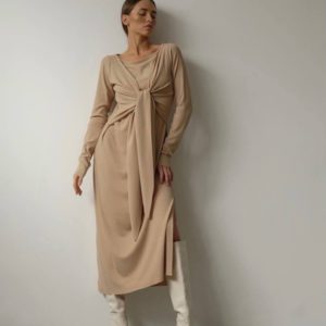 Заказать по скидке бежевое женское платье-лапша с завязкой (размер 42-48)