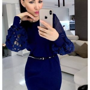 Купить синее женское вязаное платье с кружевными рукавами онлайн