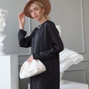 Купити зі знижкою чорну класичну сукню з довгим рукавом для жінок