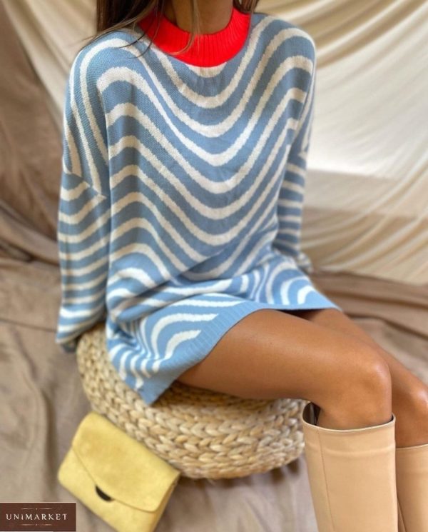 Заказать голубого цвета женский удлиненный свитер с волнистым принтом в интернете