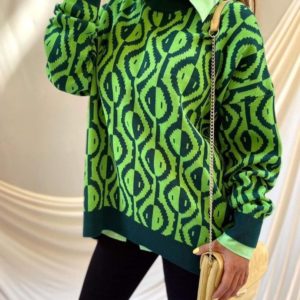 Купить зеленого цвета женский принтованный свитер оверсайз в интернете