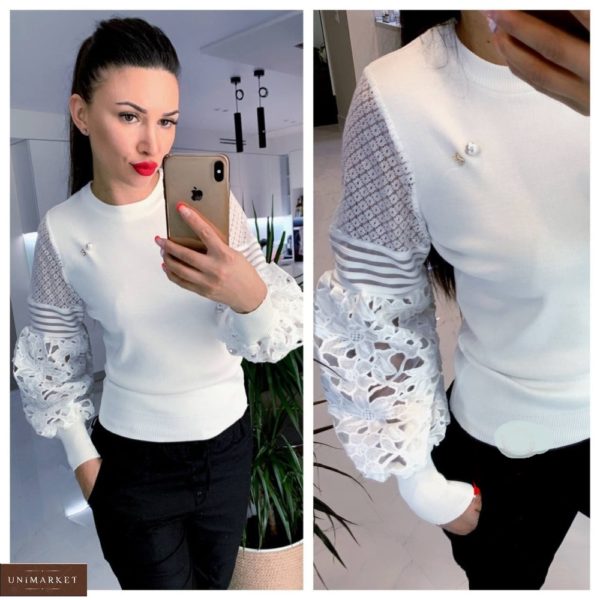Приобрести белый женский свитер с объемными кружевными рукавами онлайн