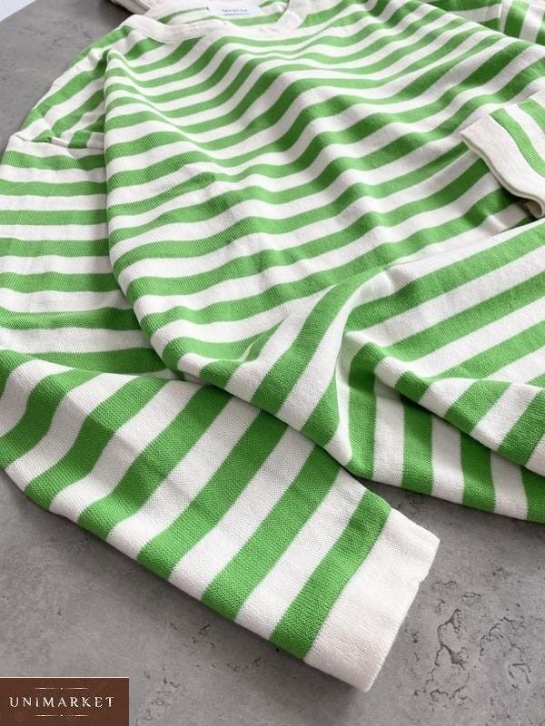 Заказать онлайн женский свитер в полоску мелкой вязки зеленого цвета
