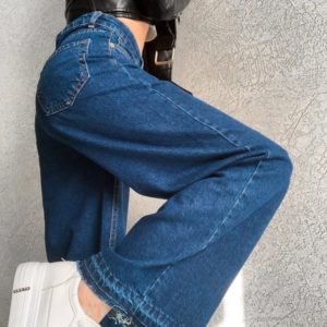 Купити онлайн по знижці джинси укорочені труби сині