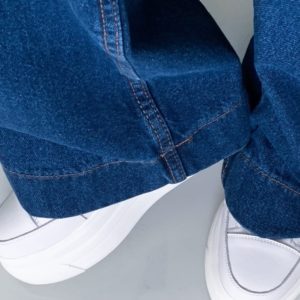 Купить синие женские джинсы клеш от бедра с накладными карманами в интернете