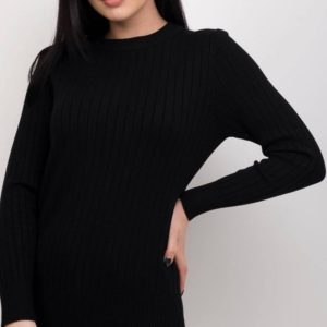 Купить онлайн черный тонкий свитер из трикотажа «лапша» для женщин