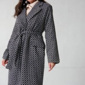 Заказать по низким ценам женское утепленное пальто оверсайз (размер 42-58) на осень черное