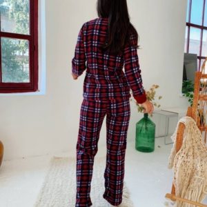 Купить красную женскую плюшевую пижаму в клетку (размер 42-50) онлайн