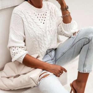 Купити білий жіночий трикотажний светр з візерунком по знижці