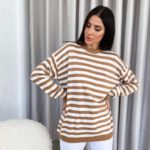 Замовити беж жіночий смугастий светр оверсайз (розмір 42-48) онлайн