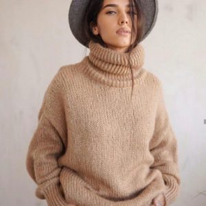 Купити за низькими цінами жіночий теплий светр з коміром беж