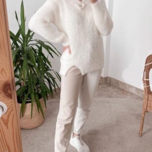 Купити білий жіночий светр трава з розрізом по знижці