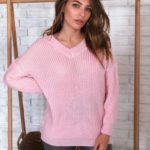 Заказать по скидке розовый женский свободный свитер с V-образным вырезом