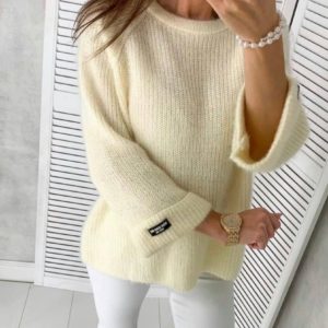 Заказать по низким ценам женский однотонный вязаный свитер (размер 42-48) молочный