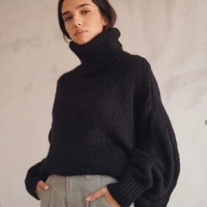 Замовити по знижці чорний жіночий теплий светр із коміром теплий светр із коміром