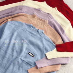 Приобрести по низким ценам свитер с карманом женский разных цветов