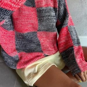 Заказать недорого розовый двухцветный свитер в крупную клетку для женщин