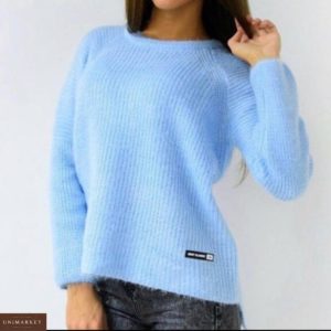 Купить онлайн голубой женский однотонный свитер машинной вязки