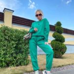 Заказать зеленый женский спортивный костюм на флисе с сердцем в Украине