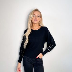 Прибрести черный женский свитер с жемчугом на рукавах онлайн