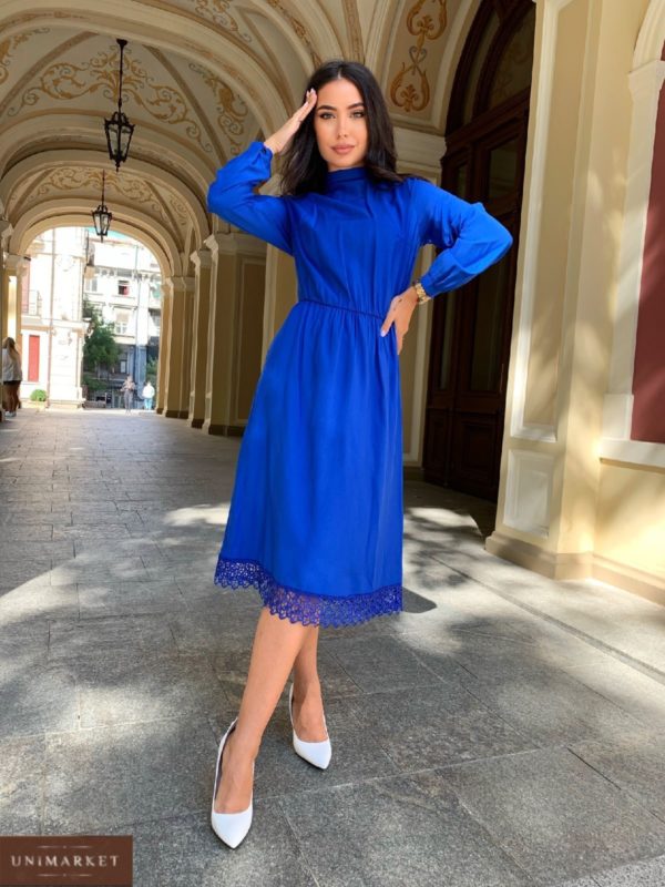женское платье темно синего цвета однотонное по акционной цене из осенней коллекции 2021