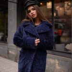 купить зимнее пальто из каракуля женское с поясом цвета сапфир недорого в онлайне