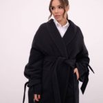 приобрести длинное женское пальто осень с поясом на пуговицах по скидочной цене