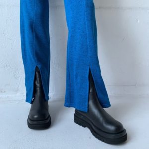 Заказать по скидке синий тёплый костюм с разрезами (размер 42-52) для женщин