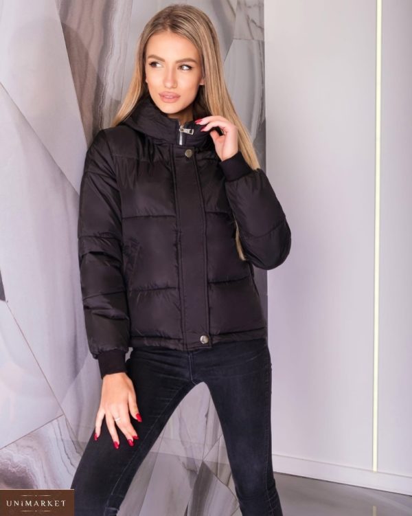 Купить черную женскую короткую куртку с капюшоном в интернете