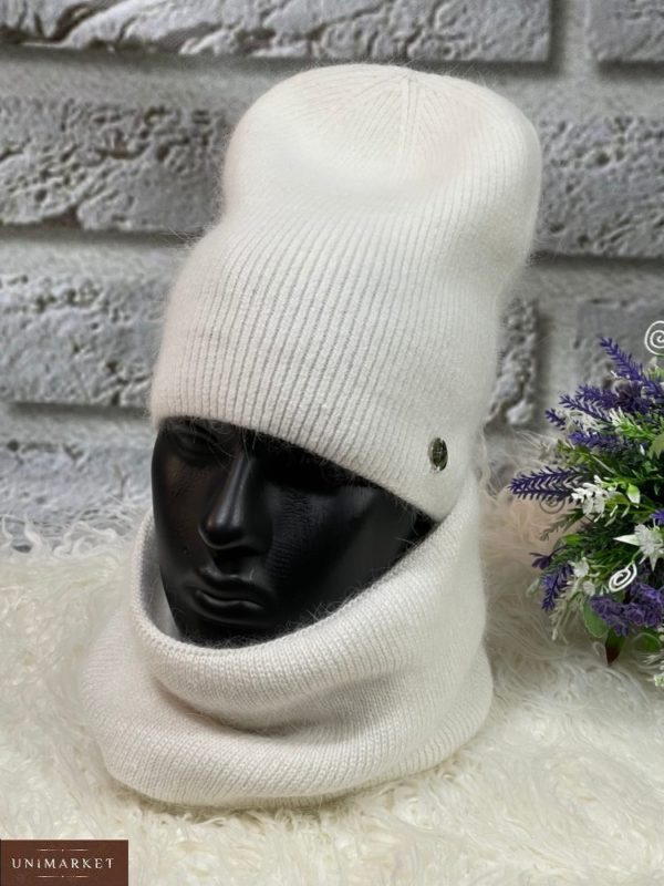 Заказать по скидке белый набор: шапка и шарф-хомут для женщин