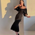 Купить по скидке черное платье миди с открытыми плечами (размер 42-56) для женщин