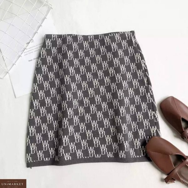 Купить по скидке женскую юбку плотной машинной вязки с узором серого цвета