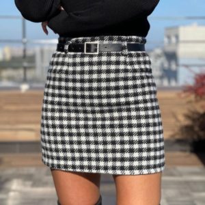 Приобрести в интернете черно-белую юбку в клетку с поясом для женщин